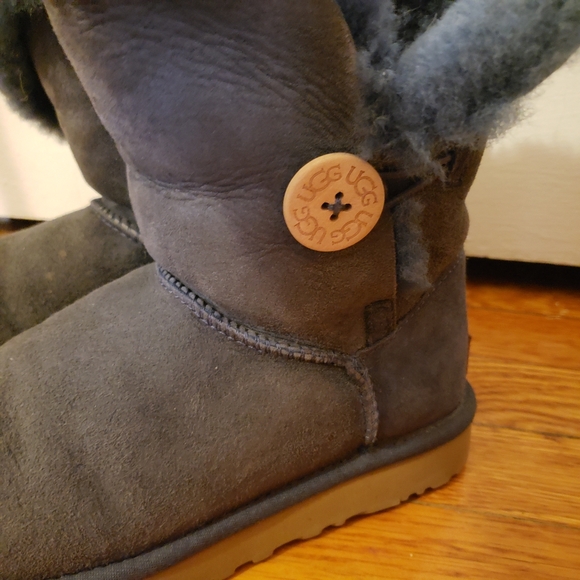Bailey Button Uggs | Womens 6 | Blue | Great Condition - Picture 4 of 9